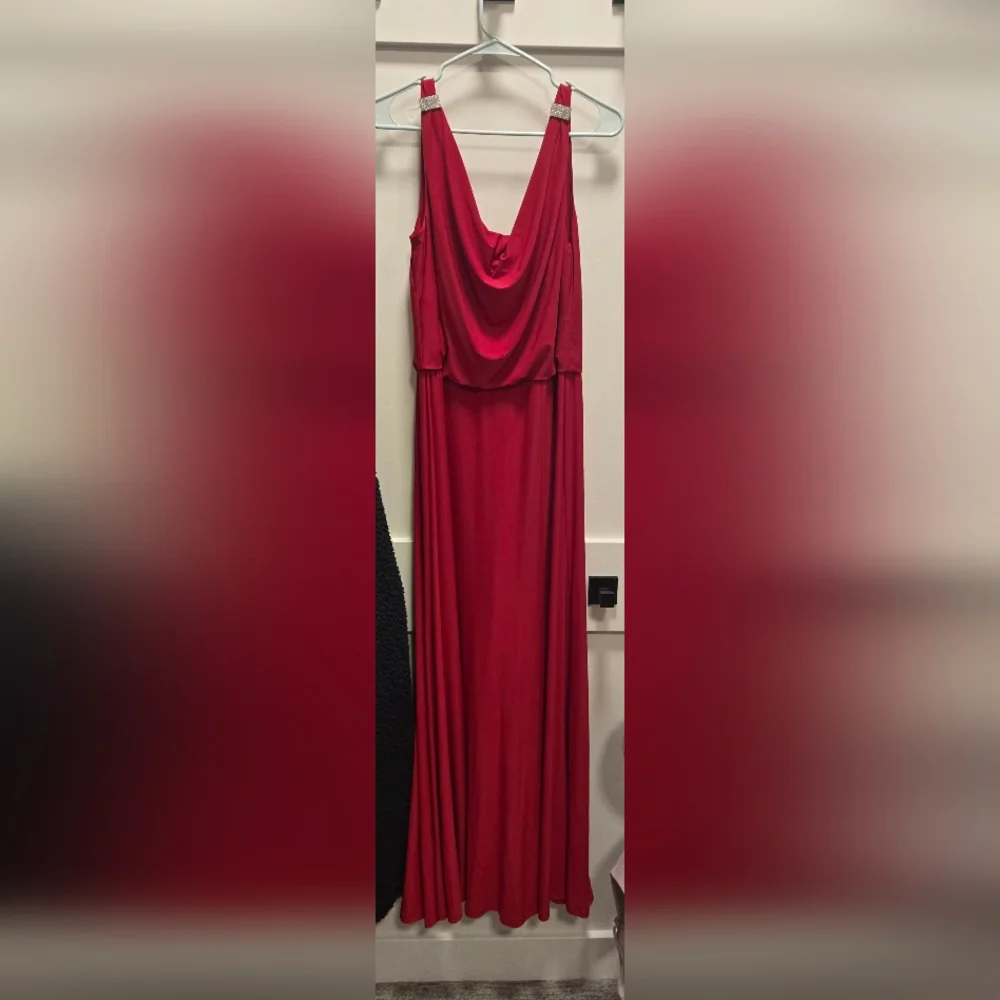 Lauren Ralph Lauren gem beaded plunge neck red maxi dress. - Picture 3 of 3
